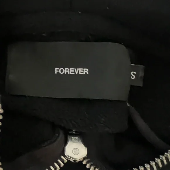 Darc Sport Wolf Chopper "Chambers" (Cropped) Zip Hoodie in Black - Picture 3 of 4